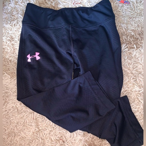 under armour Capri girls youth medium.pink UA symbol is cracking see pic - Picture 1 of 1